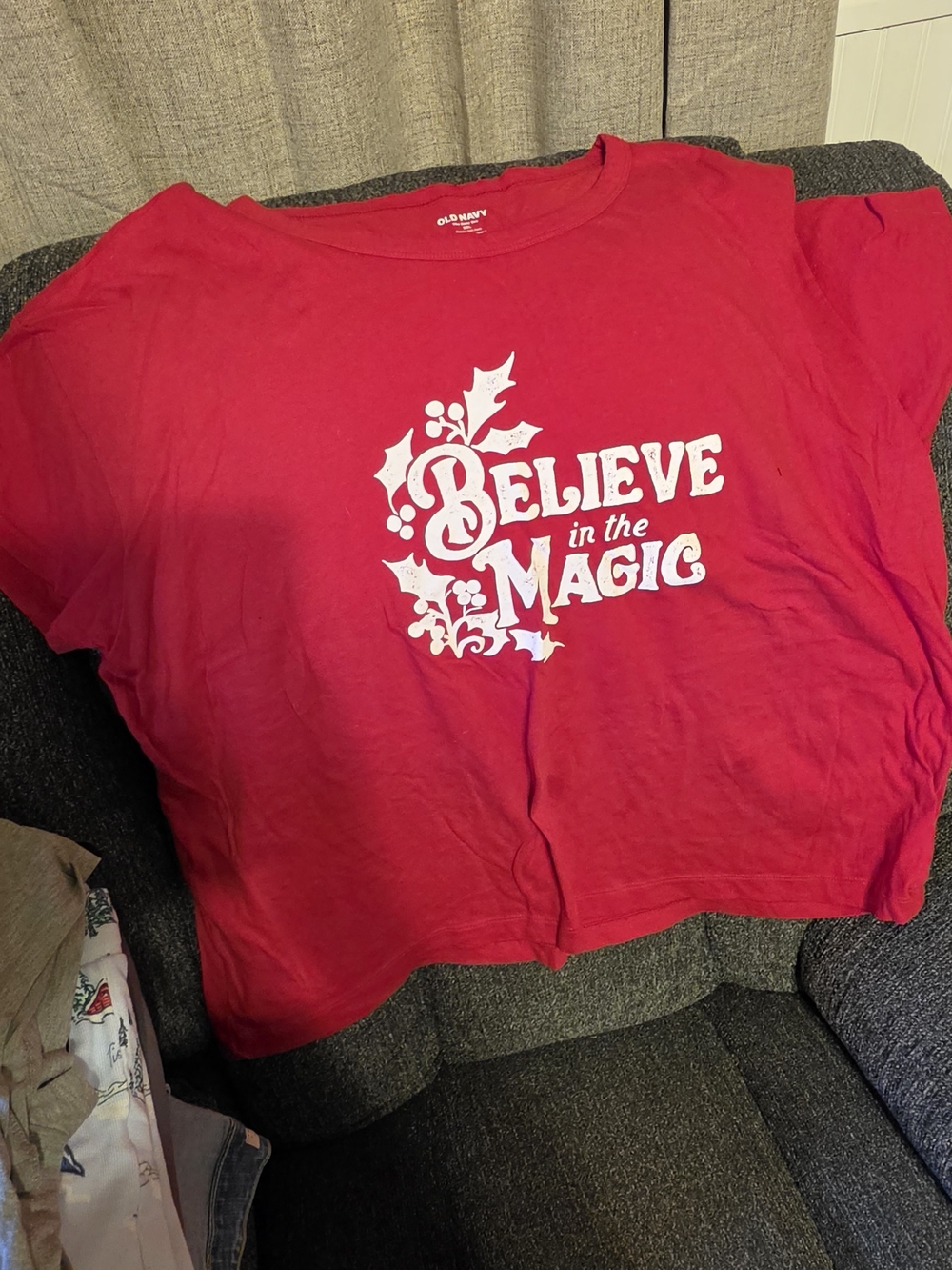 Old Navy Red Kids Short-Sleeve "Believe in the Magic" Graphic Tee